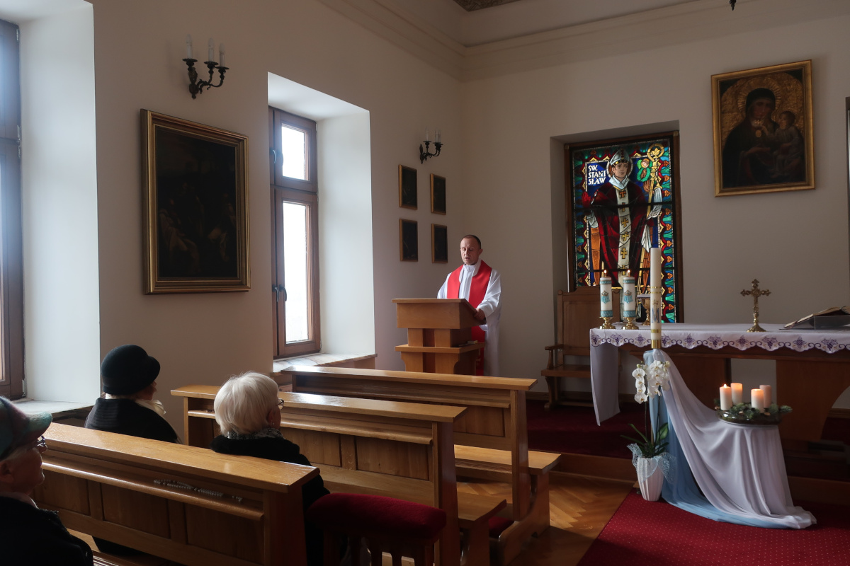 Msza św. z wolontariuszkami ADK w kaplicy Kurii Diecezjalnej1.jpg